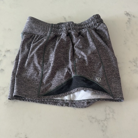 Lululemon hotty hots 4”- Great Condition! - Picture 1 of 6